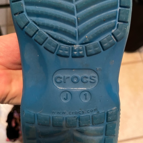 CROCS size 1 - Picture 2 of 2
